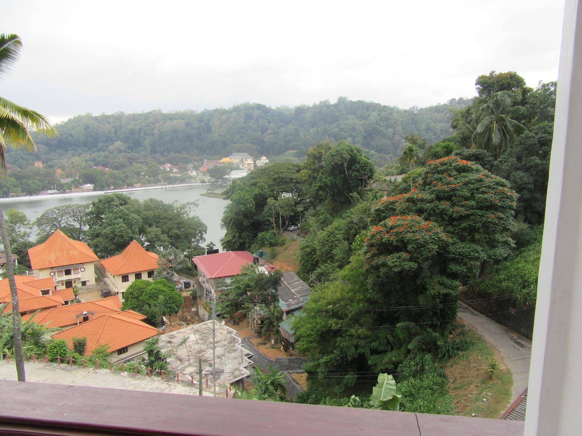 Ceyloni Lake Residency Kandy Exterior foto